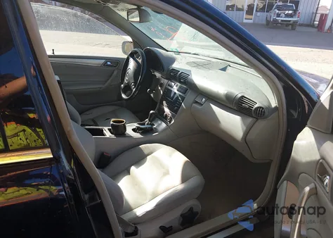 2006 Mercedes-Benz C 230 Sport z USA, uszkodzony, nr VIN WDBRF52H36A857758